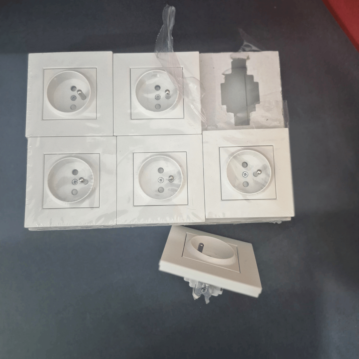 مآخذ كهربائية جدارية عالية الجودة – طقم 6 قطع